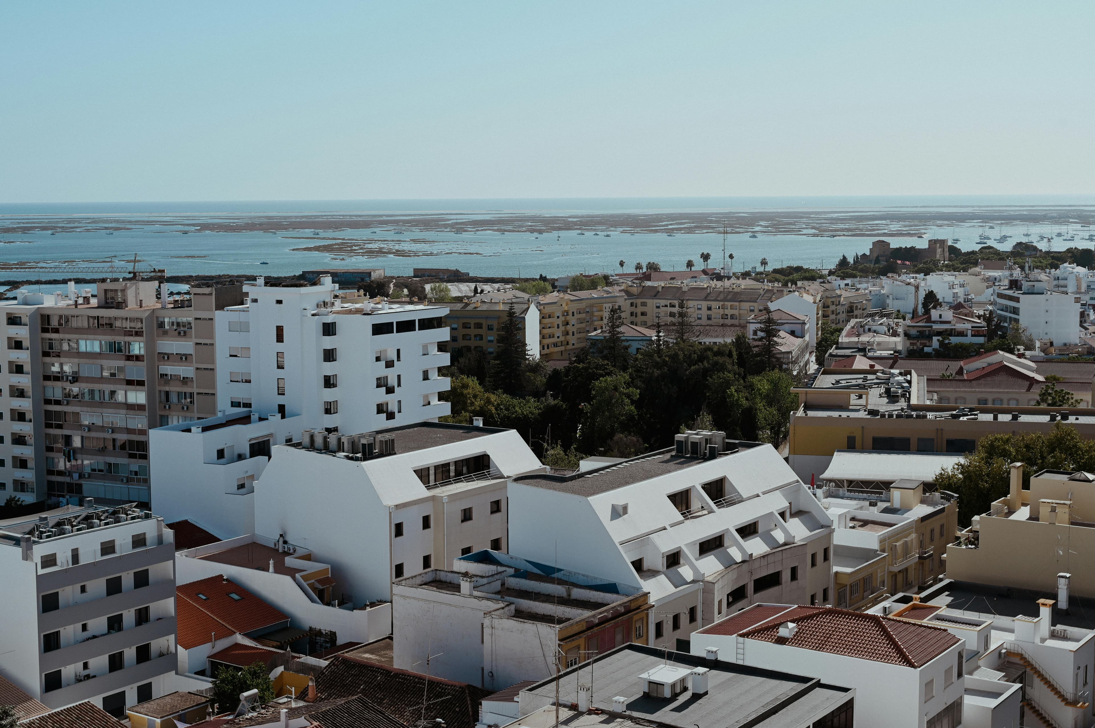 Cheap flights from London to Distrito de Faro
